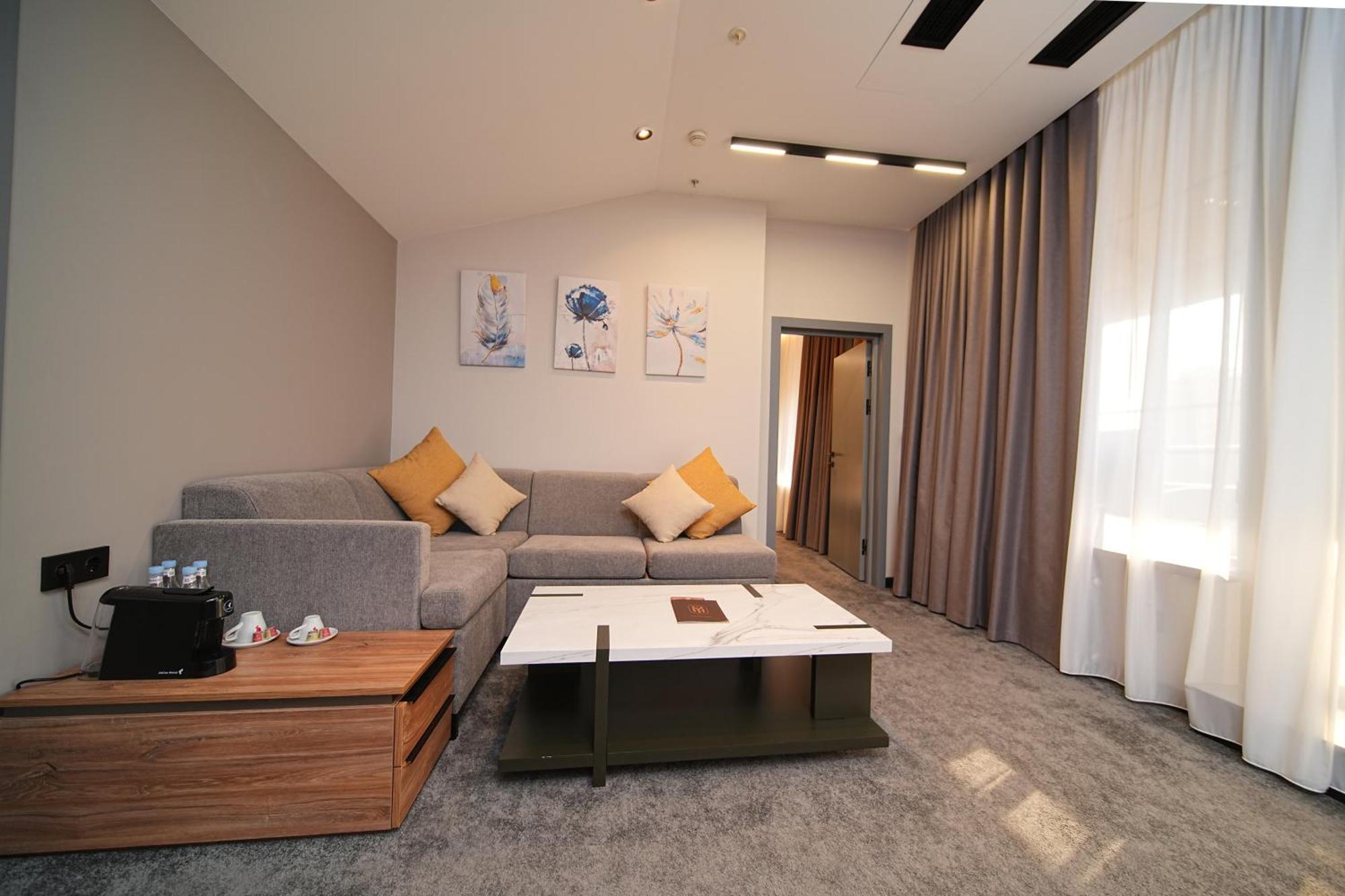 Yerevan Place Hotel المظهر الخارجي الصورة